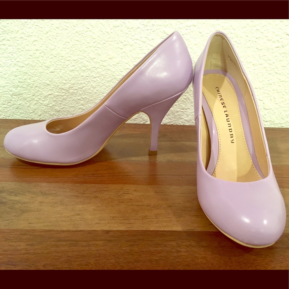 Adorable Lavender Chinese Laundry Pumps